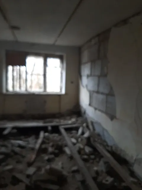 Земельный участок площадью 776,0 кв. м, кадастровый номер 32:20:0351201:436 с расположенным на нем объектом: здание интерната, назначение: нежилое здание, количество этажей: 2, общей площадью 872,4 кв. м, кадастровый номер 32:20:0351201:136