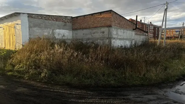 земельный участок с кадастровым номером 42:11:0116041:1371, площадью 60 +/- 3 кв.м., расположенный по адресу: Кемеровская область, Промышленновский район, пгт. Промышленная, мкр. Южный, 13/47.         Категория земель: земли населенных пунктов.         Разрешенное использование земельного участка: хранение автотранспорта.