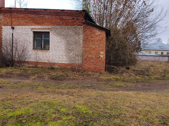 Годные (утилизационные) остатки здания мастерских, площадь 314,1 кв.м,  кадастровый номер 43:07:020101:1447, 1960 года постройки, назначение здания: нежилое, по адресу: Кировская область, Вятскополянский район, пгт Красная Поляна, ул. Сосновая, д. 24