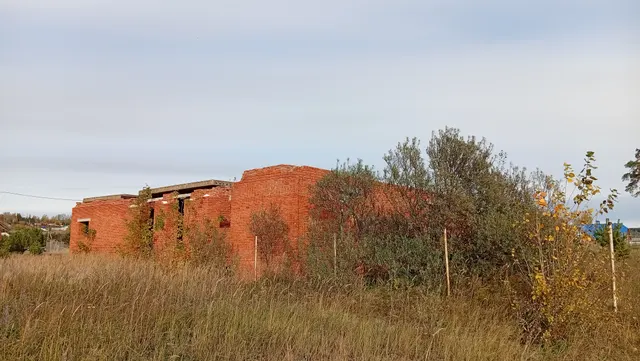 Здание незавершенного строительства с з/у