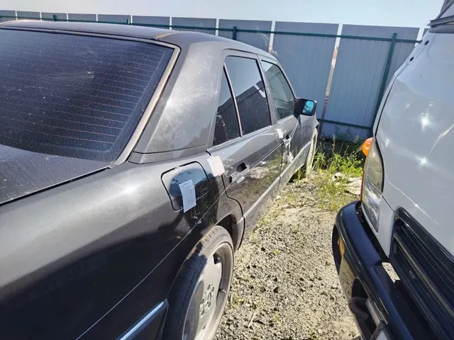 Автомобиль марки "Мерседес 260Е" цвет черный,г/н О426СУ66, VIN WDB1240261B619590, г/в 1991. ТС имеет ограничения ФССП на регистрационные действия (ключи и документы отсутствуют, техническое состояние не проверялось, пробег не известен). Имущество продается в том виде, в каком оно есть, в случае продажи возврату/обмену не подлежит. За скрытые дефекты имущества Продавец ответственности не несет.