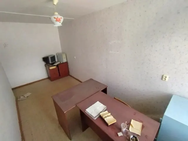 Нежилое  помещение,  находящееся  в казне городского округа город Кумертау Республики Башкортостан, расположенное по адресу: Республика Башкортостан,  город Кумертау, ул. Гафури, д. 10, помещение 4,   с кадастровым номером 02:60:010126:264.