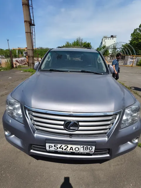 Автомобиль «LEXUS» модель «LX 570», года выпуска 2011, государственный регистрационный номер «P542AO180»VIN:JTJHY00W90406 5824 Обременения : Отчуждение запрещено до 28-го года