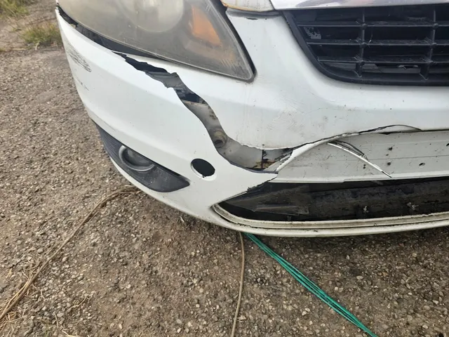 Автомобиль Ford Focus г/н А137ХЕ123, цвет белый, 2008 г.в. Документы отсутствуют.
