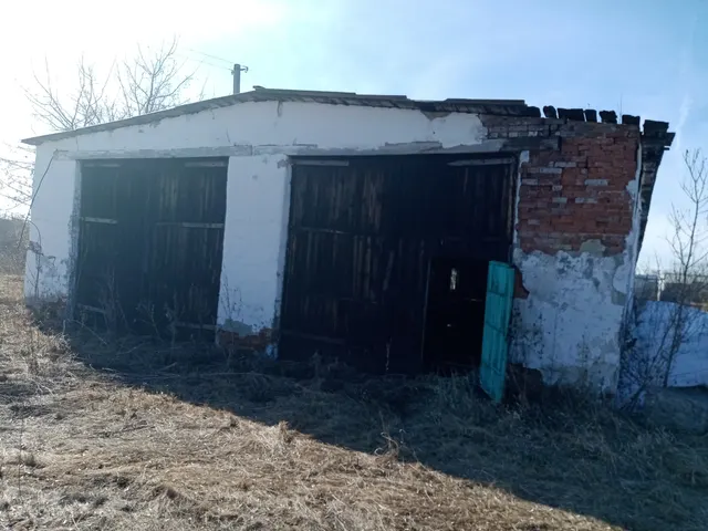 Единый недвижимый комплекс, в составе 9 нежилых строений. Место расположения: Тюменская область, Аромашевский район, с. Аромашево, ул. Ленина, д. 9