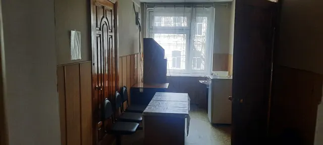 Нежилое помещение с кадастровым номером 32:26:0921103:871, площадью 12,9 кв.м, по адресу: Брянская область, муниципальный район Трубчевский, городское поселение Трубчевское, город Трубчевск, улица Советская, дом 55