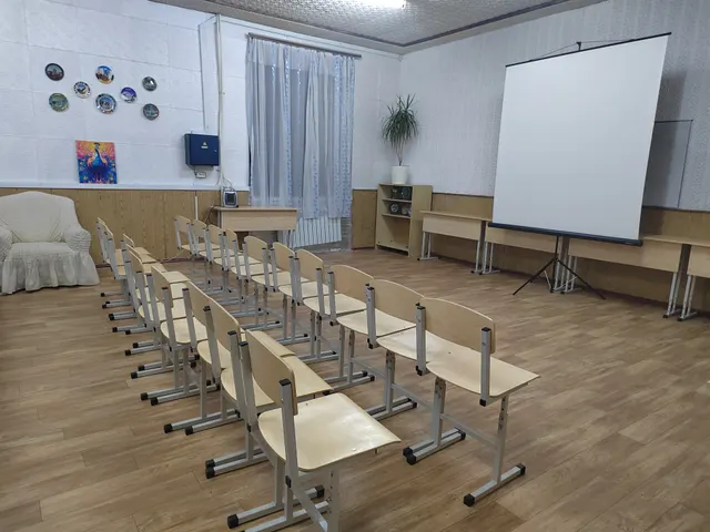 нежилое муниципальное  помещение в здании дворца культуры им.М.П. Чиха, литер: ч.А, 1 этаж, помещение №10-11, общей площадью 57,3 кв.м, расположенного по адресу: г.Шахты, бульвар Аллейный,8, графиком использования помещения 4,0 часа в неделю, на срок 11 месяцев для организации занятий самодеятельных формирований с определением начального размера годовой арендной платы в соответствии с отчётом независимого оценщика