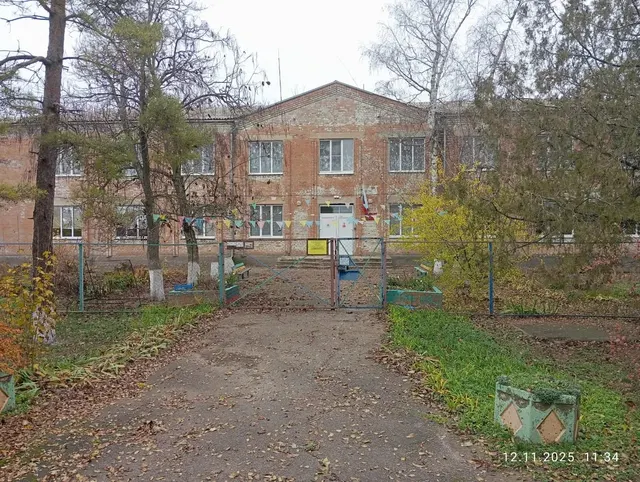 Нежилое здание (здание дет.сада)61:40:0020101:1401,нежилое здание (хоз.постройка) 61:40:0020101:1399,сооружение (пож. резервуар) 61:40:0020101:1397,  сооружение (сливная яма)61:40:0020101:2230,  сооружение (сливная яма) 61:40:0020101:2229,сооружение(сливная яма) 61:40:0020101:2228,сооружение (сливная яма) 61:40:0020101:2227,сооружение (забор) 61:40:0020101:1400,сооружение (замощение)61:40:0020101:1398,сооружение (резервуар для хранения воды)61:40:0020101:1396 с зем.участком 61:40:0020101:31