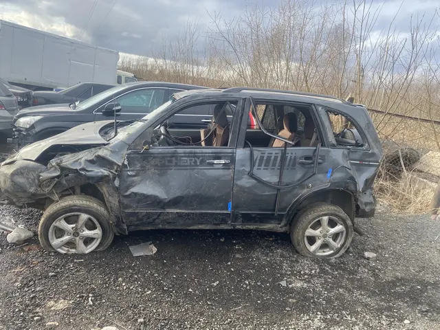 Годные остатки SUV T11 Vortex Tingo, г.в. 2010, VIN: X7MDB11DMA0000713, г/н: Р869ХА11, Документы: Нет, Ключи: Есть, Примечание: Цвет кузова темно-серый, техническое состояние: после ДТП, не на ходу. АС ПИБИ: 11-009133-1