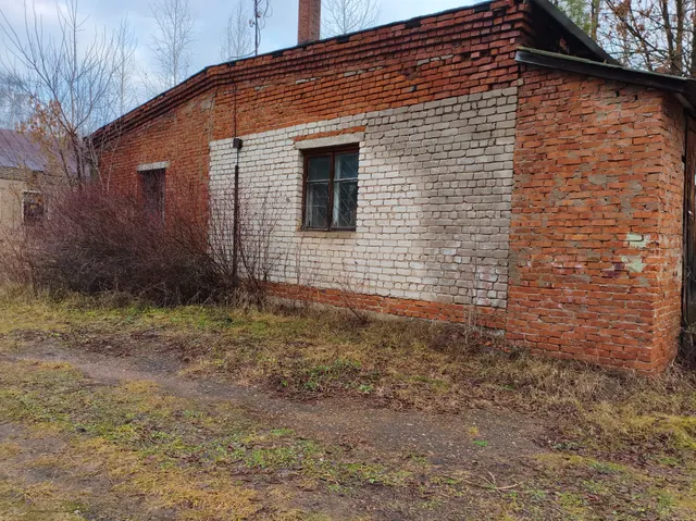 Годные (утилизационные) остатки здания мастерских, площадь 314,1 кв.м,  кадастровый номер 43:07:020101:1447, 1960 года постройки, назначение здания: нежилое, по адресу: Кировская область, Вятскополянский район, пгт Красная Поляна, ул. Сосновая, д. 24