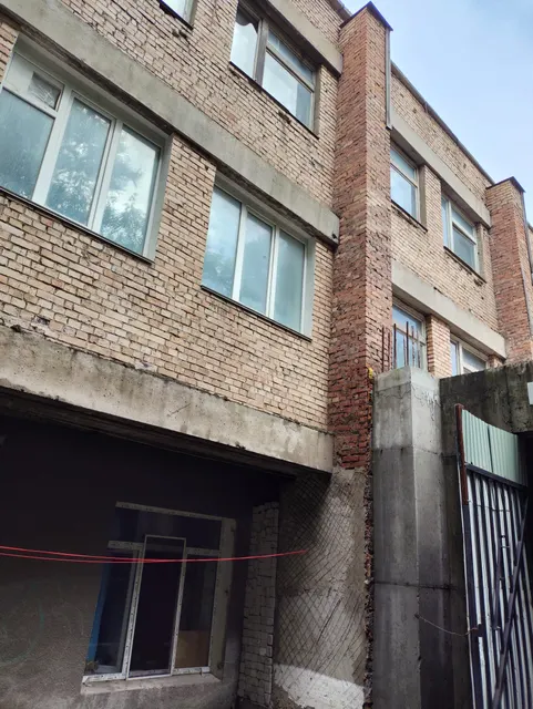 Нежилое помещение с кадастровым номером 25:28:030011:3267, площадью 32,9 кв.м, расположенного по адресу: Приморский край, г. Владивосток, ул 50 лет ВЛКСМ, д. 1 (реестровый номер федерального имущества П13770062444).