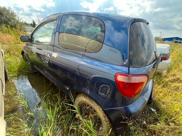 Автомобиль Тайота Витц, г/н М140АР774, 2001 г.в.