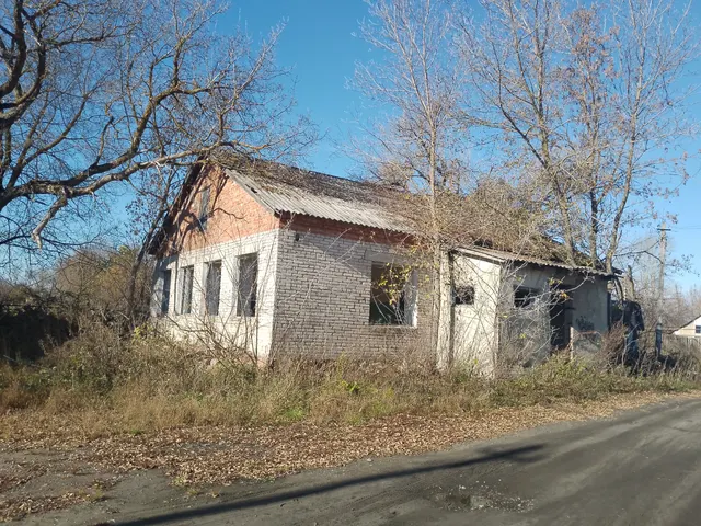 Здание и земельный участок под ним