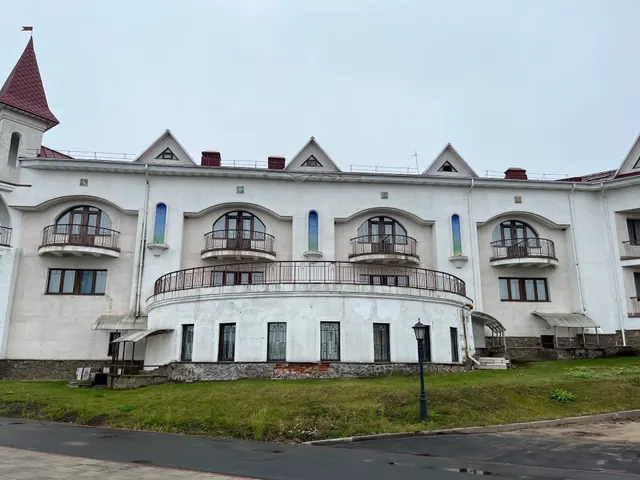 Имущество, находящееся в собственности Ярославской области, расположенное по адресу: Ярославская область, Угличский район, г. Углич, ул. Островского, д. 7, с земельным участком