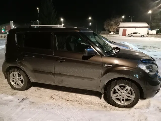 Легковой автомобиль комби (хэтчбек) KIA Soul, 2010г.в., г/н E226MP161, VIN KNAJT811BB7202732, номер кузова KNAJT811BB7202732, номер двигателя АН484240, цвет коричневый. Начальная цена продажи 594 150 руб. Задаток 89150 руб.