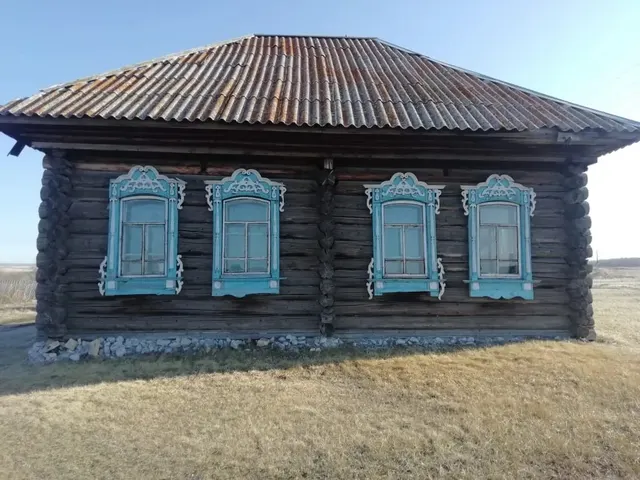 Здание библиотеки 62,4 кв.м. с земельным участком 133,00 кв.м. местоположение: Кемеровская область - Кузбасс, Гурьевский муниципальный округ, д. Кулебакино, ул.Советская,50