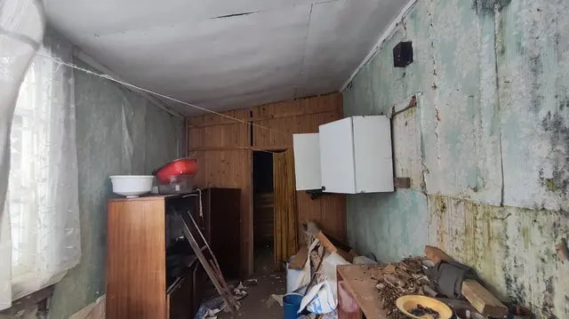 Жилой дом, признанный непригодным для проживания, с кадастровым номером 69:10:0321301:109, площадью 68,3 кв.м, 1-этажный и земельный участок под ним с кадастровым номером 69:10:0321301:252, площадью 2100 кв. м, категория земель – земли населенных пунктов, вид разрешенного использования – для ведения личного подсобного хозяйства, по адресу: Российская Федерация, Тверская область, муниципальный округ Калининский, деревня Пестово, дом 16