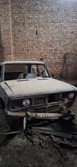 Лот № 5 (вторичные). Кузов автомобиля ВАЗ 21063, 1991 года выпуска, государственный номер С134ВА60, идентификационный номер (VIN) XTА210630N2692159, коррозия по кузову, колеса спущены. Местонахождение: Псковская обл., Куньинский р-н, рп. Кунья, ул. Заводская, д. 13. Основание для реализации на торгах - постановление судебного пристава-исполнителя о передаче на реализацию на торги. Должник (собственник) – МУП «Коммунсервис»