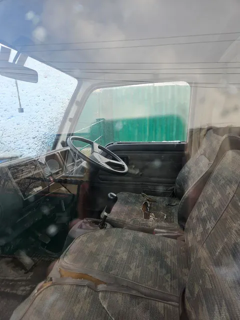 Д-к Тамлиани Г.В. А/м грузовой фургон MAZDA TITAN, г/в 1994, г/н Е495ЕР123, № шасси WGTAT-171050, не на ходу. Обременение: арест, н/ц 745 000,00 руб., з-к 149 000,00 руб., ш/а 7 450,00 руб.
