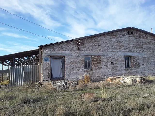 Продажа земельного участка площадью 99359 кв.м., кадастровый номер 56:03:0803001:100,  тринадцать зданий с кадастровыми номерами: 56:03:0803001:130, 56:03:0803001:168, 56:03:0803001:125, 56:03:0803001:129, 56:03:0803001:126, 56:03:0803001:131, 56:03:0803001:132, 56:03:0803001:127, 56:03:0803001:121, 56:03:0803001:123, 56:03:0803001:169, 56:03:0803001:128, 56:03:0803001:120, и  четыре сооружения  с кадастровыми номерами: 56:03:0000000:957, 56:03:0803001:149,56:03:0803001:193, 56:03:0803001:192