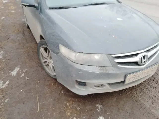Легковой автомобиль Honda Accord, 2005 г.в., г/н Х980ТА124, VIN JHMCL96806C205577, № кузова JHMCL96806C205577, цвет темно-серый. Идентификационные номера не сверялись, рабочее состояние не проверялось, ключи и документы отсутствуют, автомобиль закрыт. Должник Семенов М.В. Обременения: Арест, запреты на рег. действия. Начальная цена 436050,00 руб. Задаток 66000,00 руб. (пор. 2107)