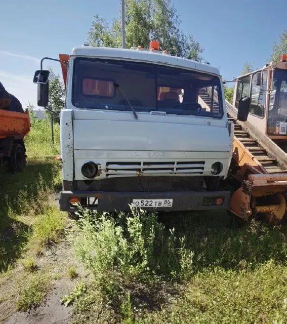 Грузовой самосвал КАМАЗ 55111А, государственный регистрационный знак О 522 ТВ 86