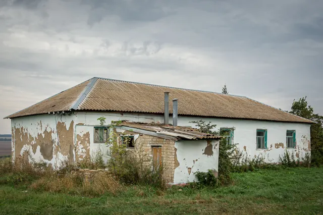 Лот №1: Здание, площадь 118,4 кв. м.,кадастровый номер: 48:07:0970118:6; Земельный участок, площадь 1 247 кв.м., кадастровый номер: 48:07:0970118:3, расположенные по адресу: Российская Федерация, Липецкая область, м.о. Елецкий, с. Голиково, ул. Центральная, д. 18