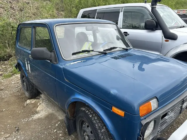 Автомобиль Lada 212140,                    гос.знак: В659КВ49                                   Год выпуска: 2013  Цвет: сине-зеленый, Номер кузова: ХТА212140D2108475         (документы отсутствуют, ключи 2 пары)