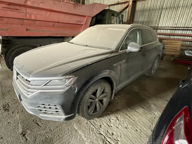 Легковой автомобиль универсал Volkswagen Touareg, 2019 г.в., г/н X867OC124, VIN WVGZZZCRZLD018161, номер кузова XТТ316300М1014667, номер двигателя 101246, цвет черный. Начальная цена продажи 3 535 500 руб. Задаток 530350 руб.
