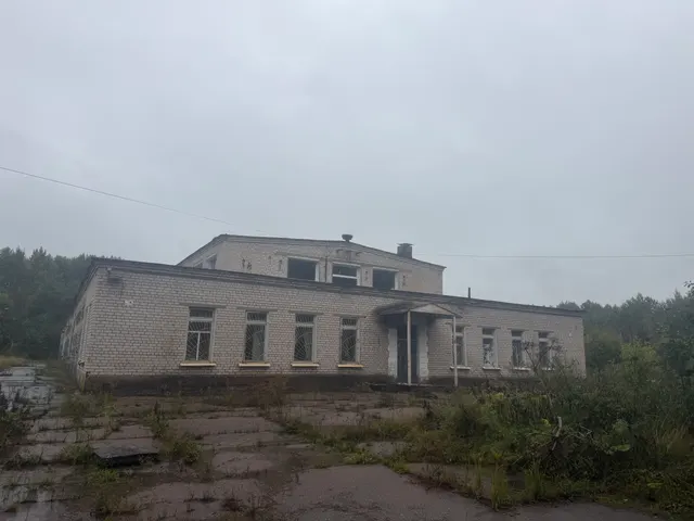 Продажа находящихся в федеральной собственности 61 объекта недвижимого имущества общей площадью 15 627 кв. м, общей протяженностью 9 610 м, общей высотой 2 095 м, а также 79 объектов другого имущества, земельного участка площадью 7 485 932 кв. м (кадастровый номер 47:26:0222001:339), с одновременным предоставлением в аренду земельного участка площадью 1 583 кв. м местоположение: Ленинградская область, Тосненский муниципальный район, Красноборское городское поселение.