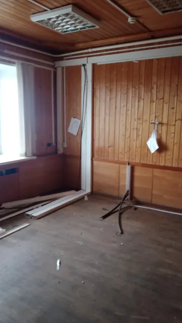 Нежилое помещение, площадью 15,7 кв.м., расположенное на 2 этаже здания по адресу: Вологодская область, р-н. Харовский, г. Харовск, ул. Южная, д. 23.