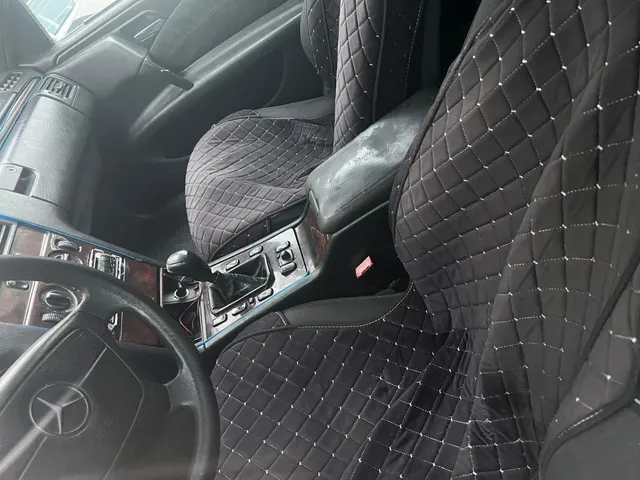 Автомобиль Mercedes-Benz E200