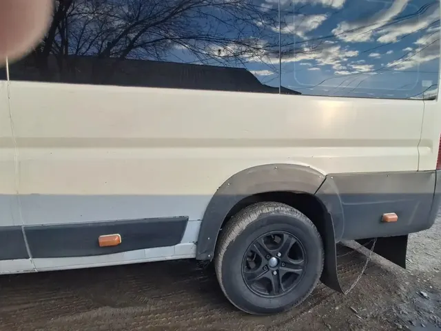 Автобус длиной от 5 м до 8 м; FST; 613; 2014 г.в., г/н Р465КХ75, цвет белый, VIN: XUSFST613E0002905; Номер кузова (прицепа): ZFA25000002481561. ПТС отсутствует. ТС имеет на задней двери с правой стороны внизу вмятина, на заднем бампере с правой стороны имеется трещина, с левой стороны крыла внизу имеется трещины ЛКП (шпаклевка), на передней правой фаре имеется обломок линзы, на стекле внизу трещина