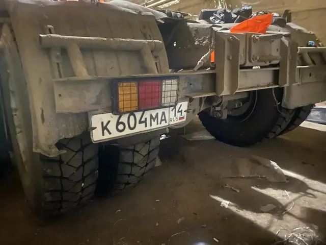 Седельный тягач, Камаз 6460, 2012 г.в., без прицепа, гос.номер К604МА14, цвет оранжевый. Не на ходу. Местонахождение: РС(Я). Собственник ООО ПРОИЗВОДСТВЕННОЕ ПРЕДПРИЯТИЕ « МАКСИМ».