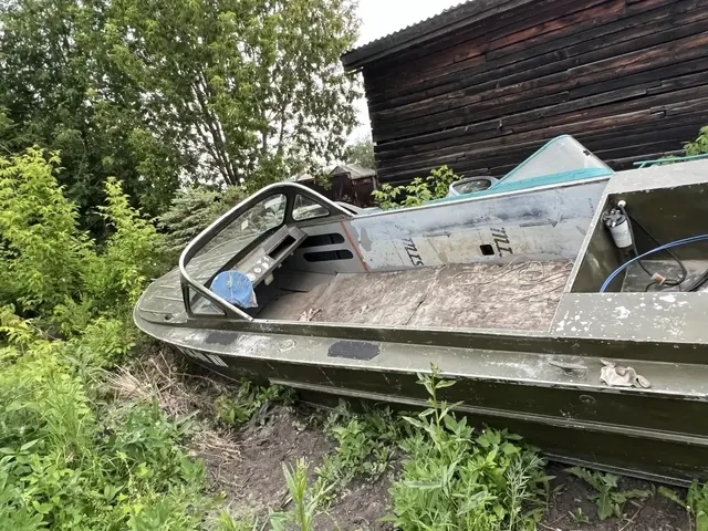 Маломерное судно Амур Д