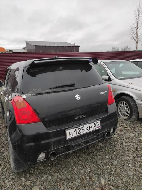 Автомобиль марки “SUZUKI SWIFT” государственный номер Н 125 КР 65