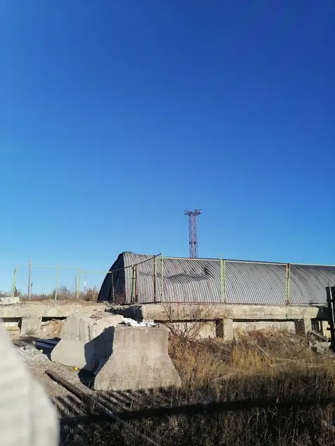 здание АРИ, площадью 298,4 кв.м, с  расположенным под ним  земельным участком