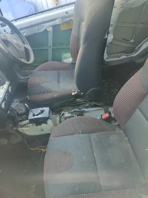 Автомобиль MAZDA AXELA, г.р.з. Х132МО72, цвет серый, г.в. 2004, номер кузова ВКЗР105304. ТС имеет ограничения ФССП на регистрационные действия (ключи и документы отсутствуют, техническое состояние не проверялось, пробег не известен). Имущество продается в том виде, в каком оно есть, в случае продажи возврату/обмену не подлежит. За скрытые дефекты имущества Продавец ответственности не несет.
