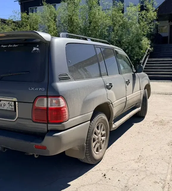 LEXUS LX470, 2000 г.в., г/н Н262КР14, цвет СЕРЫЙ/ТЕМНО-СЕРЫЙ, VIN JT6HT00W1Y0117569. Собственник ГУП ЖКХ РС(Я).