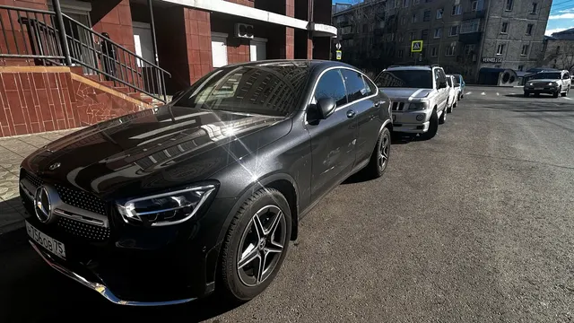 Легковой автомобиль марки MERCEDES – BENZ; GLC 300 4MATIC, 2020 г.в., г/н Н756ОВ75, VIN: W1N2533841F849812, номер кузова (прицепа): W1N2533841F849812, цвет серый. Автомобиль имеет вмятину, царапину на левой передней двери, задняя левая дверь имеет царапину
