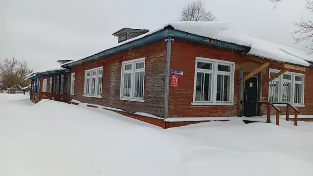 Здание детского сада «Родничок»  с земельным участком по адресу: Российская Федерация, Архангельская область, муниципальный округ Каргопольский, д. Усачевская, пер. Садовый, д. 3