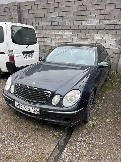 Легковой автомобиль седан MERCEDES BENZ E320, 2002 г.в., г/н A947CX124, VIN WDB2110651A017663, номер кузова WDB2110651A017663, номер двигателя 11294931 213200, цвет синий. Начальная цена продажи 400 000 руб. Задаток 60050 руб.