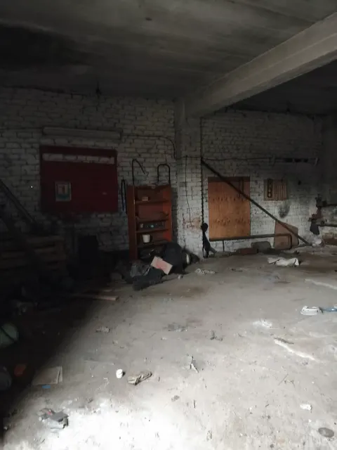 Помещение хозяйственного корпуса, площадь 249,6 кв.м, кадастровый номер 43:07:020101:1472,  1960 года постройки, назначение помещения: нежилое, расположенное по адресу: Российская Федерация, Кировская область, муниципальный район Вятскополянский, городское поселение Краснополянское, поселок городского типа Красная Поляна, ул. Сосновая, дом 24