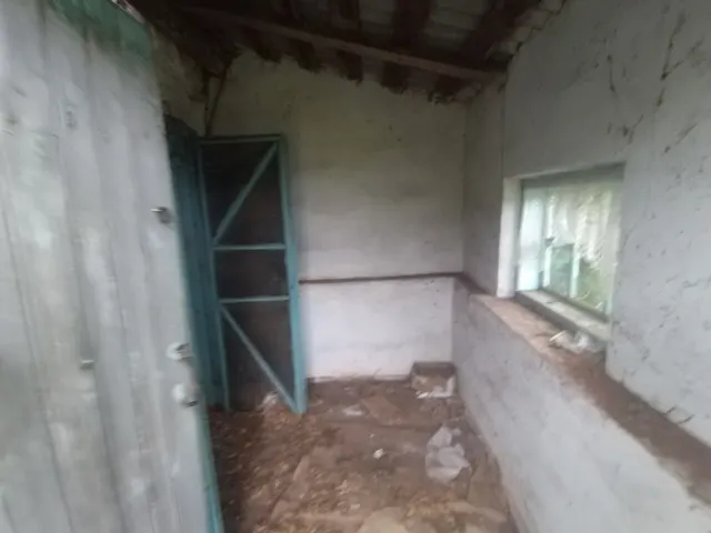 Нежилое здание, земельный участок