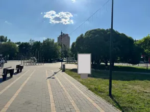 Сити-формат  отдельностоящий, экран, размер 1,2 м*1,8 м, количество сторон - 2, размер одной стороны - 2,16 кв.м., номер размещения рекламной конструкции в схеме - № 68-И