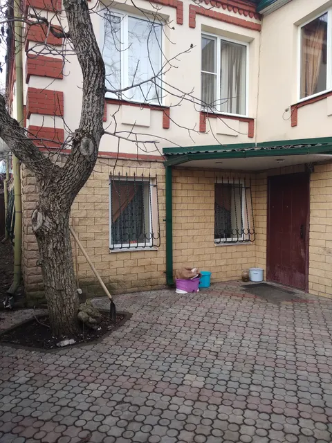 Имущество должника Надуева И.К.: жилой дом, площадь 174,3 кв.м, кадастровый номер 26:12:020720:130, земельный участок, площадь 717+/-50 кв.м, кадастровый номер 26:12:020720:6, ограничение прав и обременение объекта: запрещения регистрации, арест, адрес: Ставропольский край, г. Ставрополь, ул. Репина, д. 68. Начальная продажная цена 15 428 095 рублей. Сумма задатка 2 315 000 рублей.