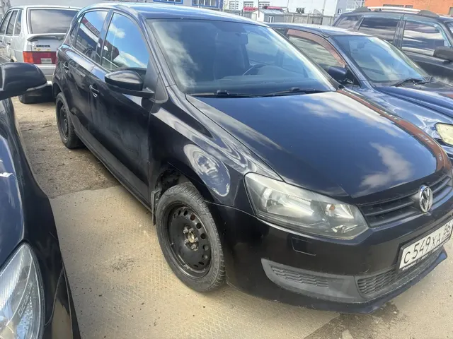 Автомобиль марки "Volkswagen Polo", г/з С549ХА86, VIN WVWZZZ6RZBY193774, 2011 г/в, черного цвета. ТС обременено ЗАЛОГОМ. По общему правилу при переходе права собственности залог сохраняется в соответствии со ст. 353 ГК РФ; приобретатель имущества приобретает права и несет обязанности залогодателя. Риски, связанные с сохранением залога и возможностью обращения взыскания на предмет залога, несет приобретатель. ТС имеет ограничения ФССП на регистрационные действия (ключи и документы отсутствуют).