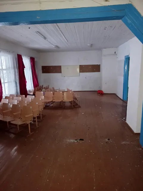 Здание Абакумовского сельского клуба с земельным участком по адресу: Российская Федерация, Архангельская область, муниципальный округ Каргопольский, деревня Абакумово, ул. Центральная, д. 9