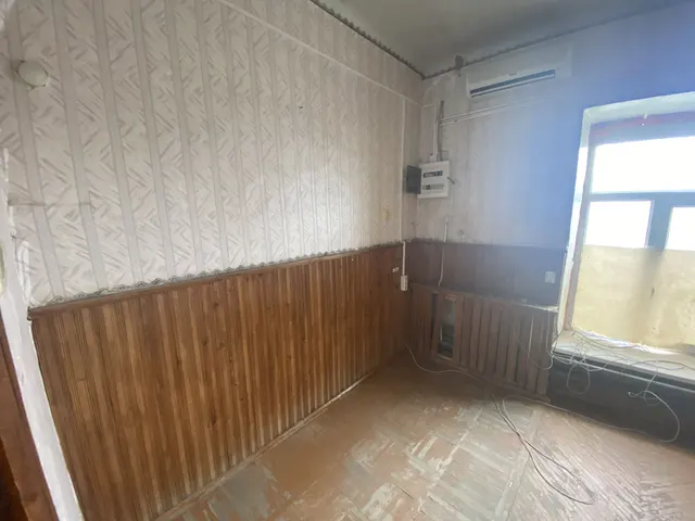 нежилое помещение, площадь 105,5 кв.м, кадастровый номер 34:15:080303:1596, местоположение: Волгоградская область, Ленинский район, г. Ленинск, ул. им. Ленина, д. 233