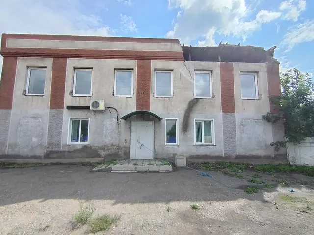 1) Нежилое помещение № 1; 2) Нежилое помещение № 2; 3) земельный участок